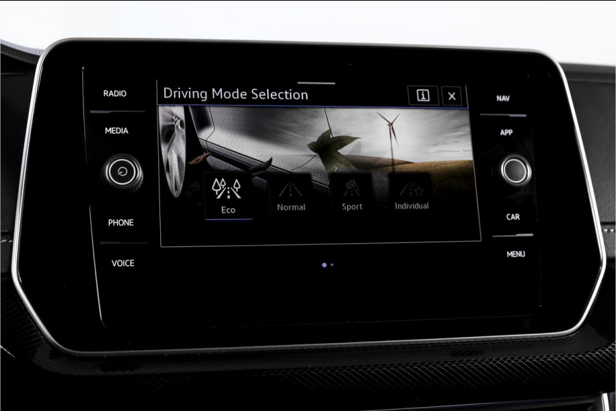 Volkswagen T-Cross 1.0 TSI 115 PK R-Line - Automaat | Dig. Cockpit | Adapt. Cruise | Camera | PDC | App. Connect | ECC | DAB | LM 18" | 3952