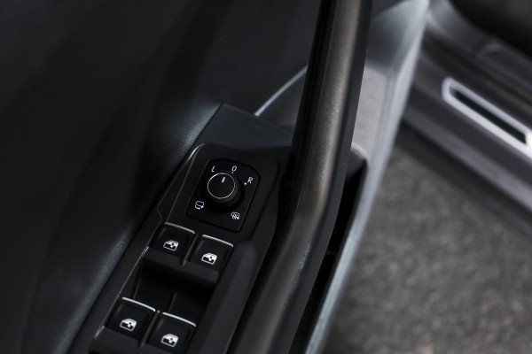 Volkswagen T-Cross 1.0 TSI 115 PK R-Line - Automaat | Dig. Cockpit | Adapt. Cruise | Camera | PDC | App. Connect | ECC | DAB | LM 18" | 3952