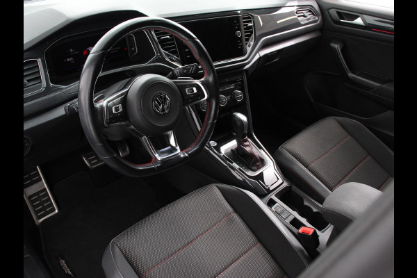 Volkswagen T-Roc 1.5 TSI Sport R-Design Automaat Navigatie Stoelverwarming Afneembare trekhaak Sfeerverlichting LED Lichtmetalen velgen Adaptieve cruise control Apple Carplay/ Andriod Auto Digitale cockpit