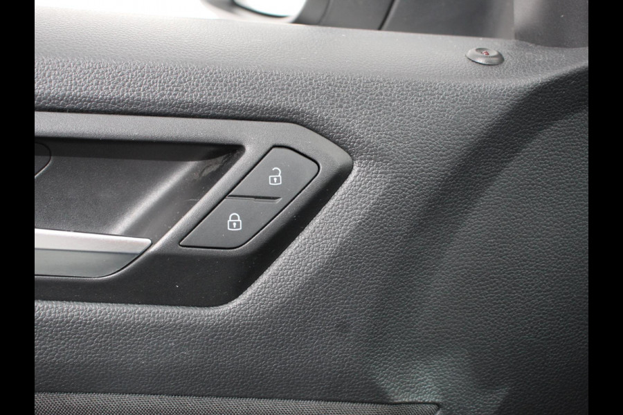 Volkswagen T-Roc 1.5 TSI Sport R-Design Automaat Navigatie Stoelverwarming Afneembare trekhaak Sfeerverlichting LED Lichtmetalen velgen Adaptieve cruise control Apple Carplay/ Andriod Auto Digitale cockpit