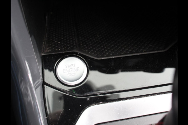 Volkswagen T-Roc 1.5 TSI Sport R-Design Automaat Navigatie Stoelverwarming Afneembare trekhaak Sfeerverlichting LED Lichtmetalen velgen Adaptieve cruise control Apple Carplay/ Andriod Auto Digitale cockpit