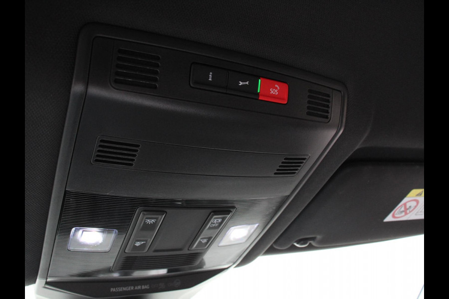 Volkswagen T-Roc 1.5 TSI Sport R-Design Automaat Navigatie Stoelverwarming Afneembare trekhaak Sfeerverlichting LED Lichtmetalen velgen Adaptieve cruise control Apple Carplay/ Andriod Auto Digitale cockpit