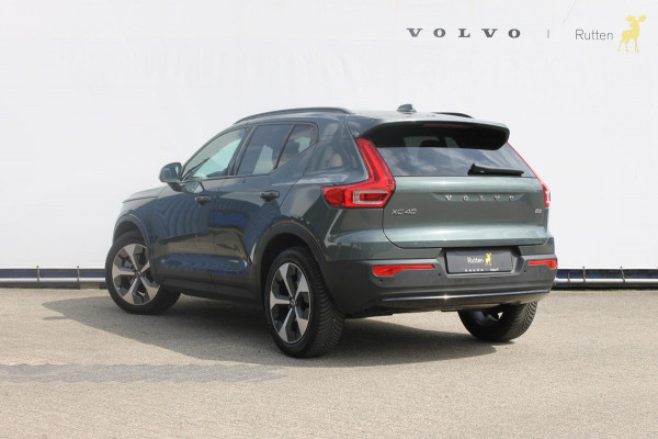 Volvo XC40 B3 177PK Automaat Plus Dark Panoramisch schuif-kanteldak / Adaptieve Cruise Control / Google infotainment / Parkeersensoren voor en achter met camera achter / Lederen bekleding / Blis