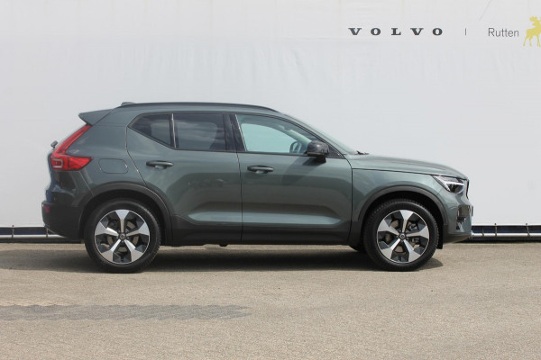 Volvo XC40 B3 177PK Automaat Plus Dark Panoramisch schuif-kanteldak / Adaptieve Cruise Control / Google infotainment / Parkeersensoren voor en achter met camera achter / Lederen bekleding / Blis