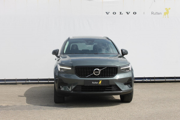 Volvo XC40 B3 177PK Automaat Plus Dark Panoramisch schuif-kanteldak / Adaptieve Cruise Control / Google infotainment / Parkeersensoren voor en achter met camera achter / Lederen bekleding / Blis