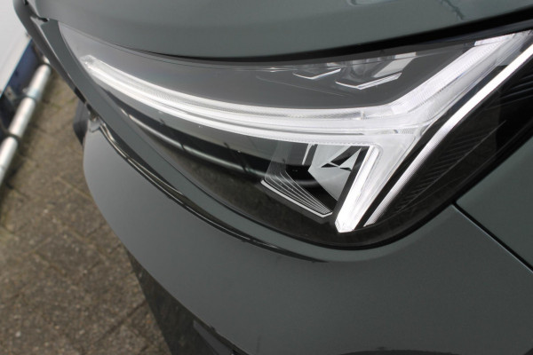 Volvo XC40 B3 177PK Automaat Plus Dark Panoramisch schuif-kanteldak / Adaptieve Cruise Control / Google infotainment / Parkeersensoren voor en achter met camera achter / Lederen bekleding / Blis