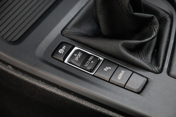 BMW X1 xDrive25e Executive X CAMERA / CARPLAY / HEAD UP DISPLAY / LEDER / LED / CRUISE CONTROLE / STOELVERWARMING