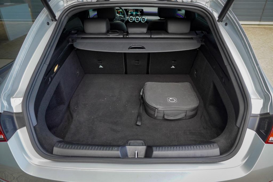 Mercedes-Benz CLA-Klasse Shooting Brake 250 e / Pano / leder / sfeerverlichting / trekhaak