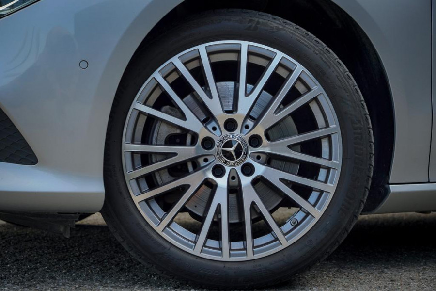 Mercedes-Benz CLA-Klasse Shooting Brake 250 e / Pano / leder / sfeerverlichting / trekhaak