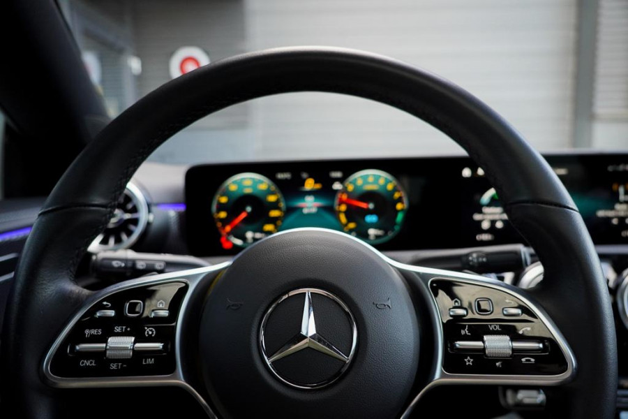 Mercedes-Benz CLA-Klasse Shooting Brake 250 e / Pano / leder / sfeerverlichting / trekhaak