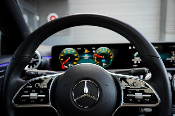 Mercedes-Benz CLA-Klasse Shooting Brake 250 e / Pano / leder / sfeerverlichting / trekhaak
