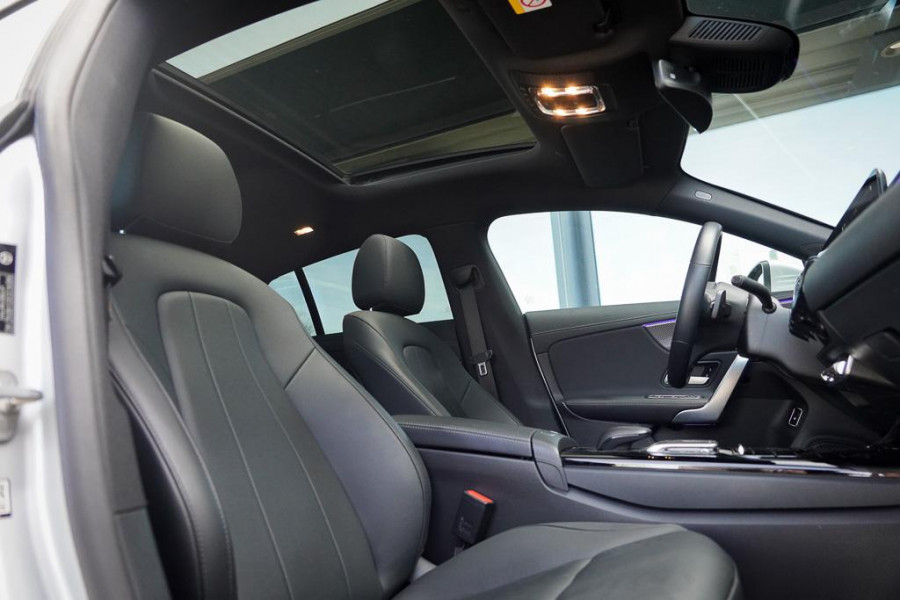 Mercedes-Benz CLA-Klasse Shooting Brake 250 e / Pano / leder / sfeerverlichting / trekhaak