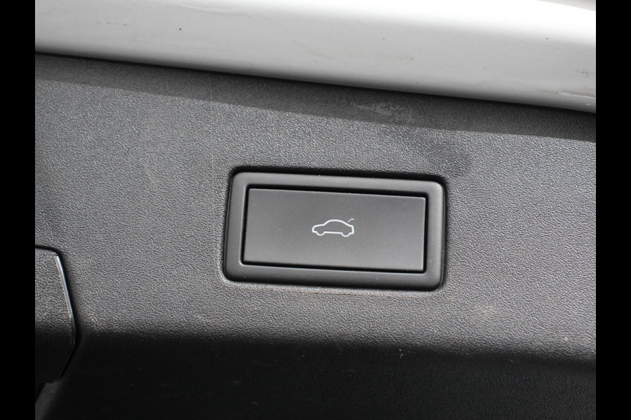 Volkswagen ID.4 204pk Panorama dak Navigatie Climate Control Parkeer Sensoren Lichtmetalen velgen