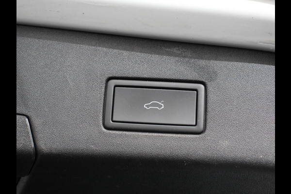 Volkswagen ID.4 204pk Panorama dak Navigatie Climate Control Parkeer Sensoren Lichtmetalen velgen