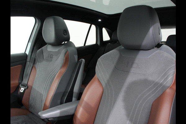 Volkswagen ID.4 204pk Panorama dak Navigatie Climate Control Parkeer Sensoren Lichtmetalen velgen