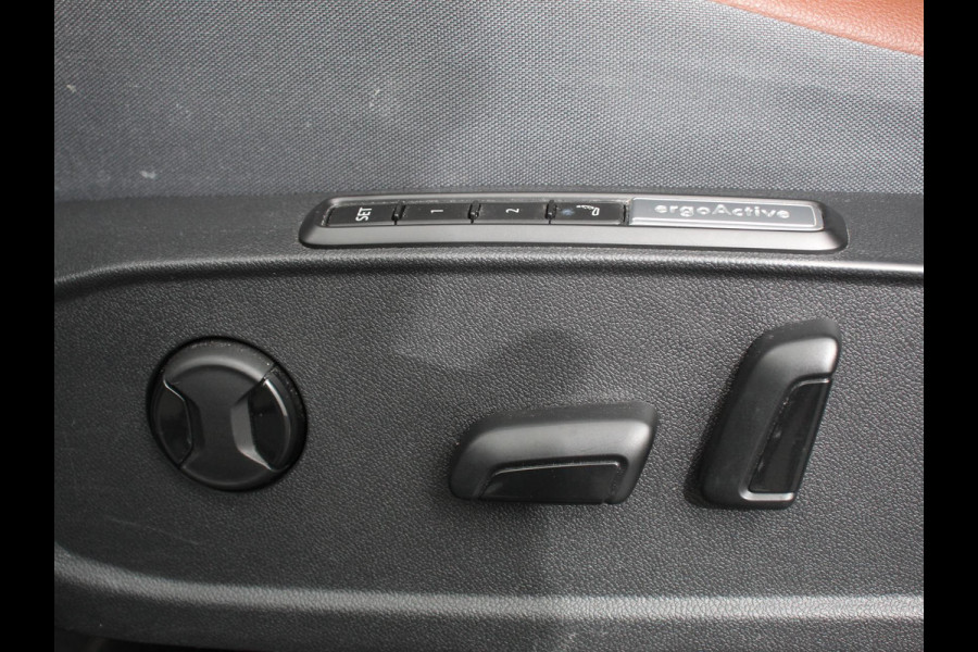 Volkswagen ID.4 204pk Panorama dak Navigatie Climate Control Parkeer Sensoren Lichtmetalen velgen