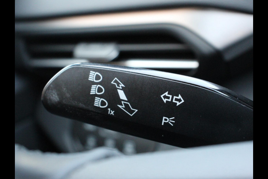 Volkswagen ID.4 204pk Panorama dak Navigatie Climate Control Parkeer Sensoren Lichtmetalen velgen