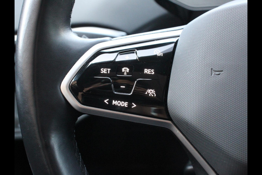 Volkswagen ID.4 204pk Panorama dak Navigatie Climate Control Parkeer Sensoren Lichtmetalen velgen