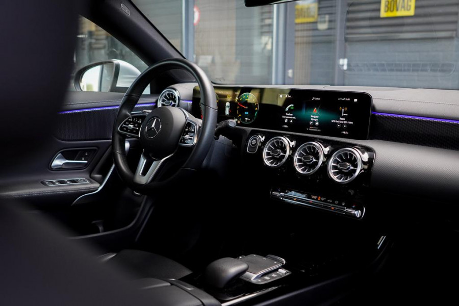 Mercedes-Benz CLA-Klasse Shooting Brake 250 e / Pano / leder / sfeerverlichting / trekhaak