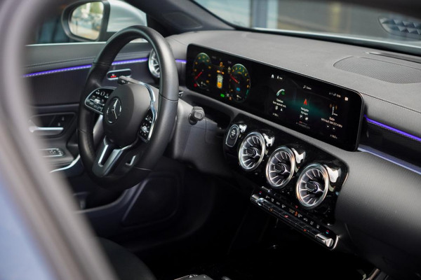 Mercedes-Benz CLA-Klasse Shooting Brake 250 e / Pano / leder / sfeerverlichting / trekhaak
