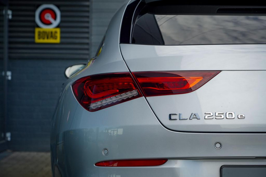 Mercedes-Benz CLA-Klasse Shooting Brake 250 e / Pano / leder / sfeerverlichting / trekhaak