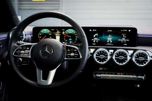 Mercedes-Benz CLA-Klasse Shooting Brake 250 e / Pano / leder / sfeerverlichting / trekhaak