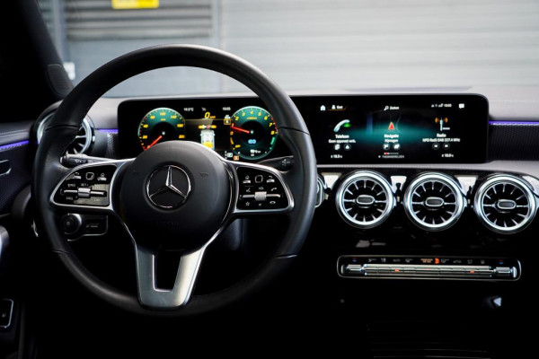 Mercedes-Benz CLA-Klasse Shooting Brake 250 e / Pano / leder / sfeerverlichting / trekhaak
