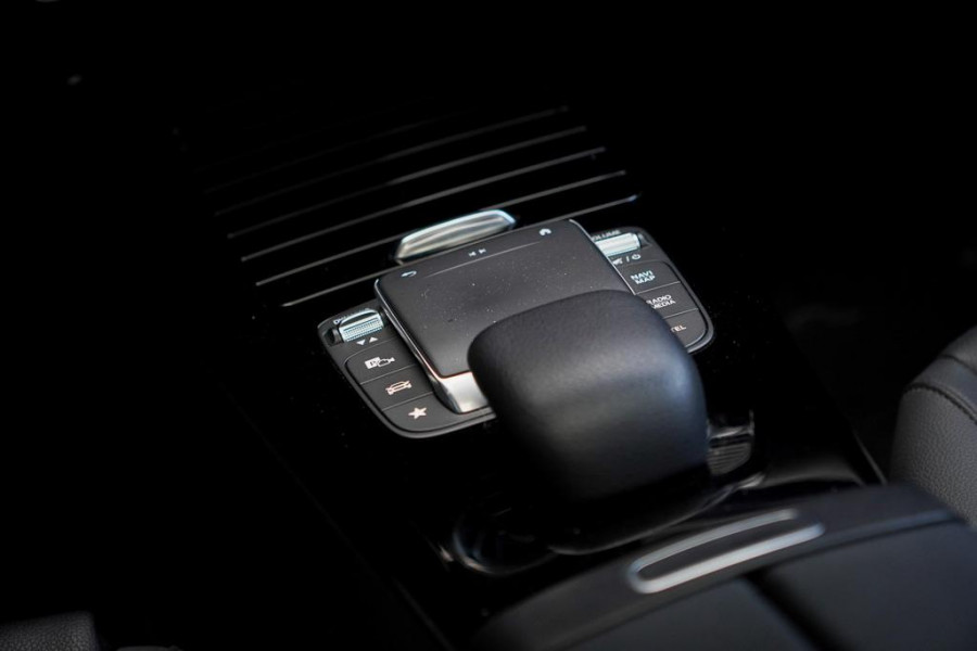Mercedes-Benz CLA-Klasse Shooting Brake 250 e / Pano / leder / sfeerverlichting / trekhaak