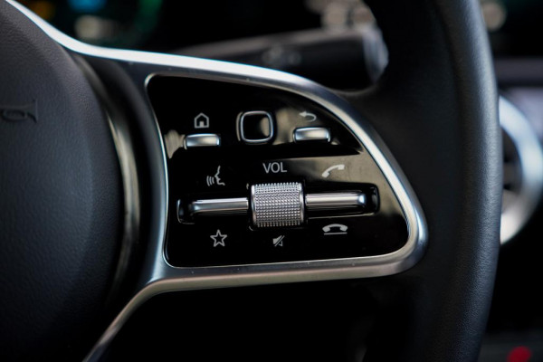 Mercedes-Benz CLA-Klasse Shooting Brake 250 e / Pano / leder / sfeerverlichting / trekhaak