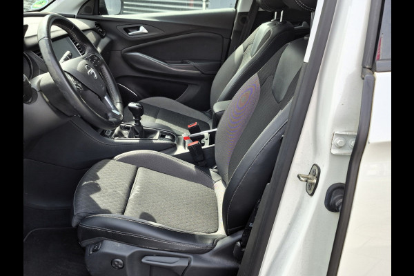 Opel Grandland X BWJ 2020 | 1.2T 131PK Bus Executive | TREKHAAK | CLIMA | CARPLAY | NAVIGATIE | PDC 2X | LICHTMETAAL |