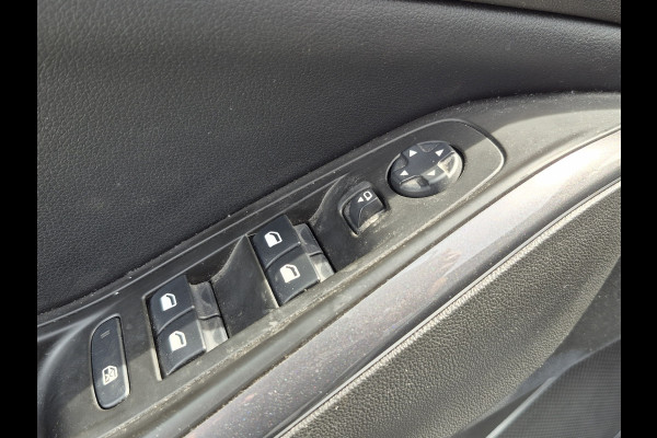 Opel Grandland X BWJ 2020 | 1.2T 131PK Bus Executive | TREKHAAK | CLIMA | CARPLAY | NAVIGATIE | PDC 2X | LICHTMETAAL |