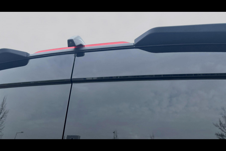 Volkswagen Crafter 35 2.0 TDI L3H2 Exclusive Hero Edition, Leder,betimmering,trekhaak,Chaffeursstoel met massage,stuurverwarming Voorruitverwarming