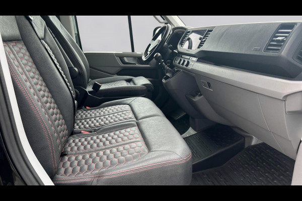 Volkswagen Crafter 35 2.0 TDI L3H2 Exclusive Hero Edition, Leder,betimmering,trekhaak,Chaffeursstoel met massage,stuurverwarming Voorruitverwarming