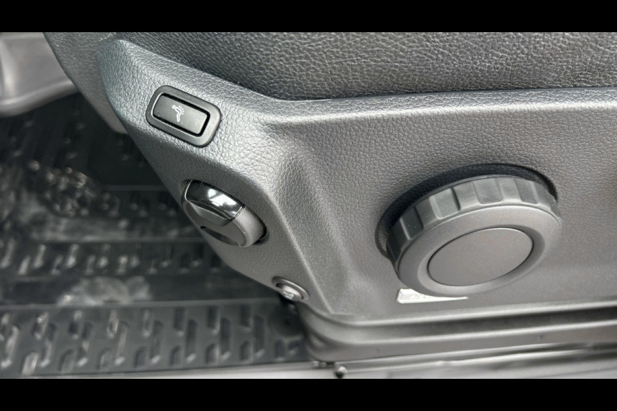 Volkswagen Crafter 35 2.0 TDI L3H2 Exclusive Hero Edition, Leder,betimmering,trekhaak,Chaffeursstoel met massage,stuurverwarming Voorruitverwarming