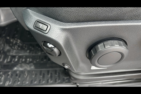 Volkswagen Crafter 35 2.0 TDI L3H2 Exclusive Hero Edition, Leder,betimmering,trekhaak,Chaffeursstoel met massage,stuurverwarming Voorruitverwarming
