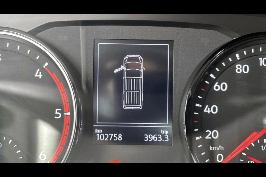 Volkswagen Crafter 35 2.0 TDI L3H2 Exclusive Hero Edition, Leder,betimmering,trekhaak,Chaffeursstoel met massage,stuurverwarming Voorruitverwarming