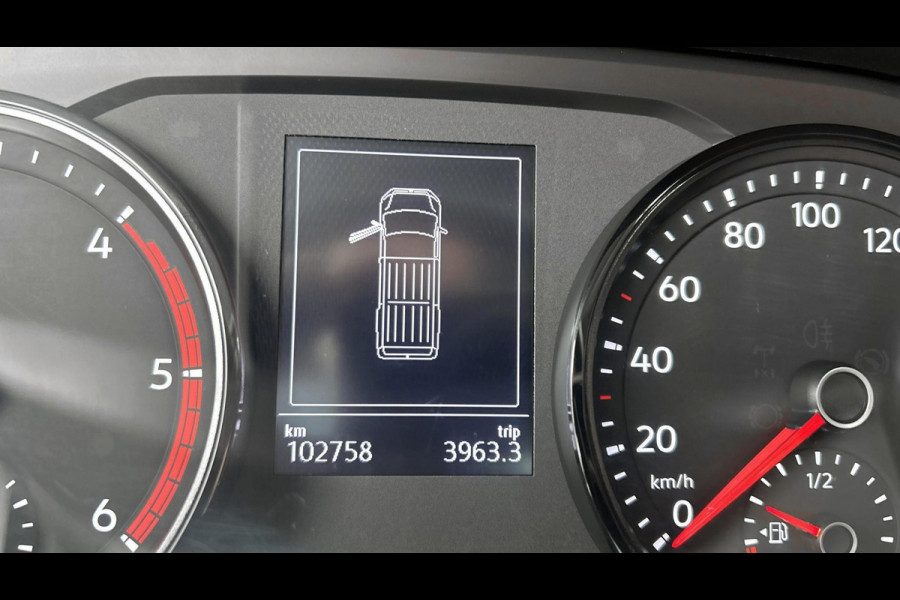 Volkswagen Crafter 35 2.0 TDI L3H2 Exclusive Hero Edition, Leder,betimmering,trekhaak,Chaffeursstoel met massage,stuurverwarming Voorruitverwarming