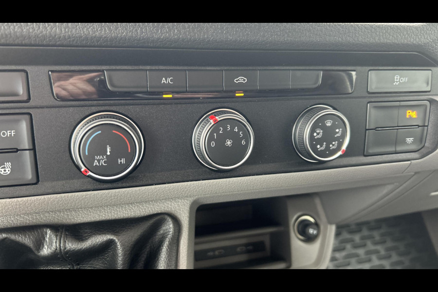 Volkswagen Crafter 35 2.0 TDI L3H2 Exclusive Hero Edition, Leder,betimmering,trekhaak,Chaffeursstoel met massage,stuurverwarming Voorruitverwarming