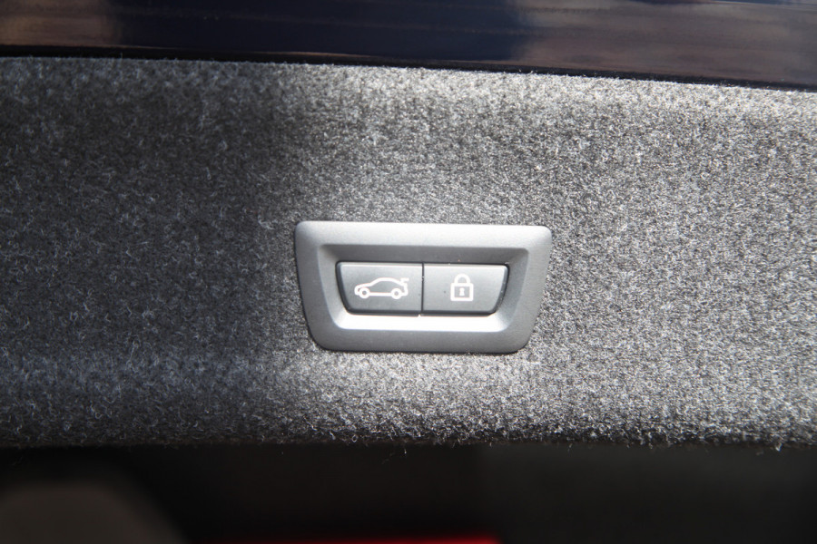 BMW 3-serie 330e M Sport |Head-Up|H&K|Pano|Laser|Driving|Trekhaak|