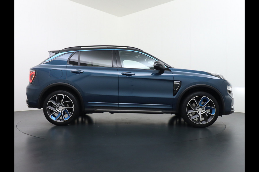 Lynk & Co 01 1.5 PHEV AUT-7 261pk Pano-Schuifdak Lmv 20" 360°Camera Zwarte hemel bekleding Apple Carplay Android Auto Adap.Cruise Navi Pdc Ec Elek.Memory.Stoel File assistent Dodehoek detector Elektrisch bedienbare achterklep Rijstrooksensor Wifi Verkeersbord detectie 425Nm koppel 3,7kw laadvermogen €44.880 Nieuwprijs 1e Eigenaar Origineel NLse auto!