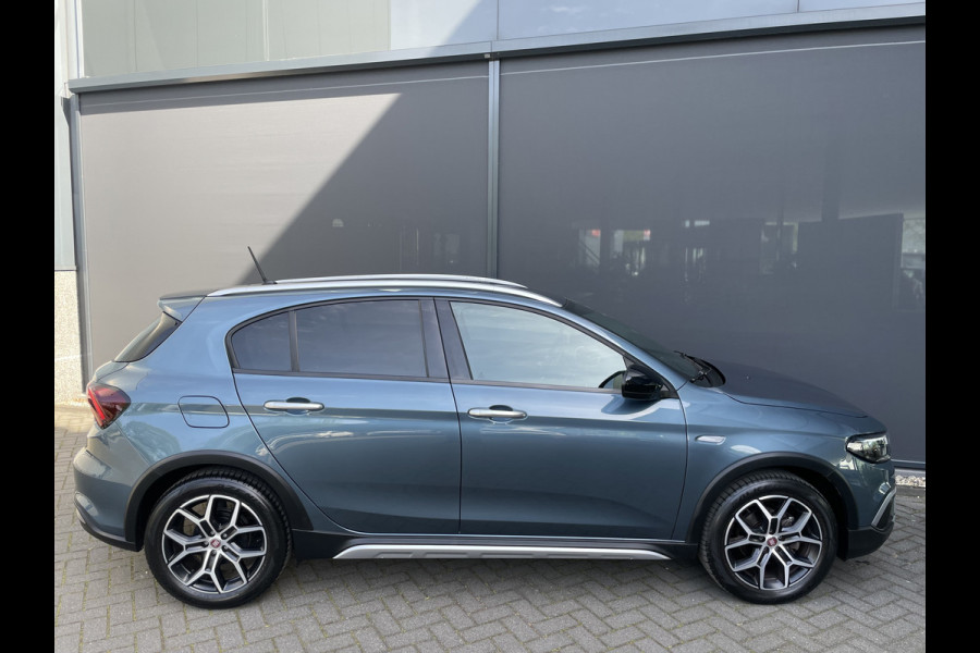 Fiat Tipo Cross 1.0 Cross Airco - Achteruitrijcamera - Parkeersensoren - Navigatie - Stoelverwarming - U-connect - Licht metalen velgen 17 inch - Trekhaak afneembaar - Cruise control - Radio - Mistlampen - Bluetooth - Dakrails - Elektrische ramen - Extra getint glas achter - Led verlichting - Start/stop systeem - Nieuw bij ons geleverd