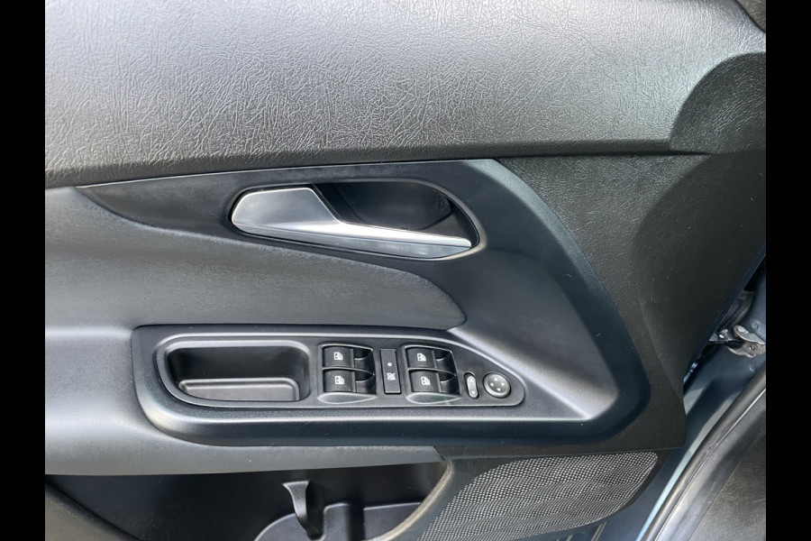 Fiat Tipo Cross 1.0 Cross Airco - Achteruitrijcamera - Parkeersensoren - Navigatie - Stoelverwarming - U-connect - Licht metalen velgen 17 inch - Trekhaak afneembaar - Cruise control - Radio - Mistlampen - Bluetooth - Dakrails - Elektrische ramen - Extra getint glas achter - Led verlichting - Start/stop systeem - Nieuw bij ons geleverd