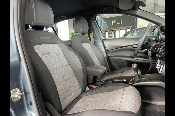 Fiat Tipo Cross 1.0 Cross Airco - Achteruitrijcamera - Parkeersensoren - Navigatie - Stoelverwarming - U-connect - Licht metalen velgen 17 inch - Trekhaak afneembaar - Cruise control - Radio - Mistlampen - Bluetooth - Dakrails - Elektrische ramen - Extra getint glas achter - Led verlichting - Start/stop systeem - Nieuw bij ons geleverd