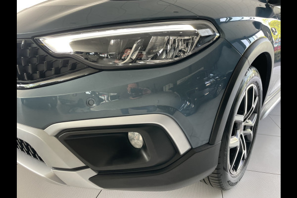 Fiat Tipo Cross 1.0 Cross Airco - Achteruitrijcamera - Parkeersensoren - Navigatie - Stoelverwarming - U-connect - Licht metalen velgen 17 inch - Trekhaak afneembaar - Cruise control - Radio - Mistlampen - Bluetooth - Dakrails - Elektrische ramen - Extra getint glas achter - Led verlichting - Start/stop systeem - Nieuw bij ons geleverd