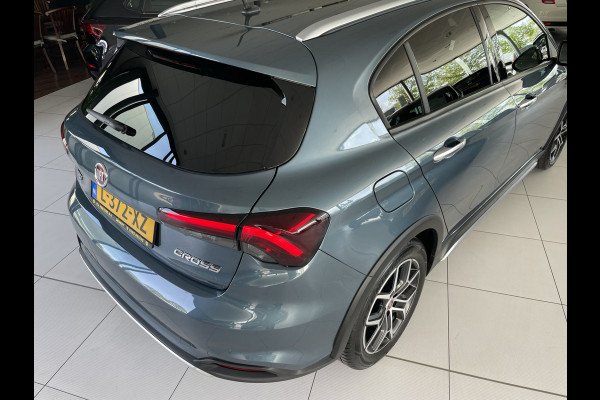Fiat Tipo Cross 1.0 Cross Airco - Achteruitrijcamera - Parkeersensoren - Navigatie - Stoelverwarming - U-connect - Licht metalen velgen 17 inch - Trekhaak afneembaar - Cruise control - Radio - Mistlampen - Bluetooth - Dakrails - Elektrische ramen - Extra getint glas achter - Led verlichting - Start/stop systeem - Nieuw bij ons geleverd