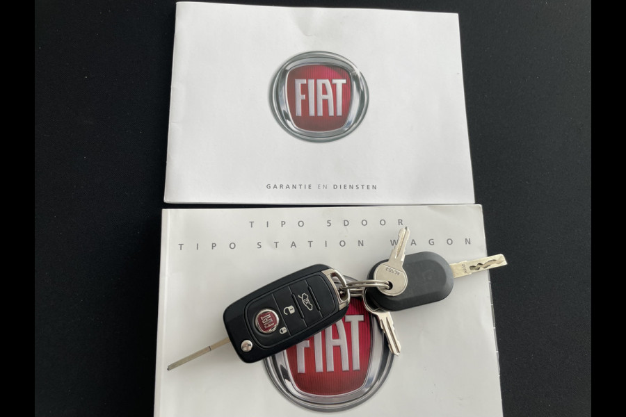 Fiat Tipo Cross 1.0 Cross Airco - Achteruitrijcamera - Parkeersensoren - Navigatie - Stoelverwarming - U-connect - Licht metalen velgen 17 inch - Trekhaak afneembaar - Cruise control - Radio - Mistlampen - Bluetooth - Dakrails - Elektrische ramen - Extra getint glas achter - Led verlichting - Start/stop systeem - Nieuw bij ons geleverd