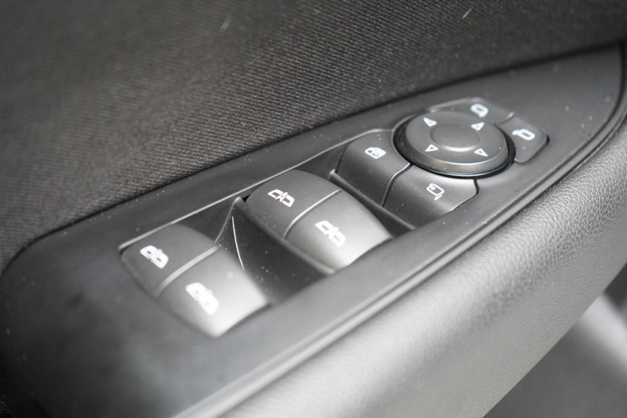 Opel Insignia Sports Tourer 1.5 Turbo EcoTec Online Edition+ | Blind-Spot | Keurig onderhouden | Trekhaak | Sportstoelen | Navigatie