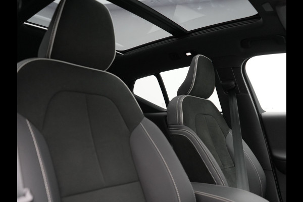Volvo XC40 Recharge Twin Ultimate 78 kWh 408pk Dealer O.H. | Trekhaak Af Fabriek | Panodak | 360 Camera | Adaptive Cruise | Harman / Kardon | Alcantara Sportstoelen Memory & Verwarmd | Google Assistent | Keyless | Stuur Verwarmd | Blis |