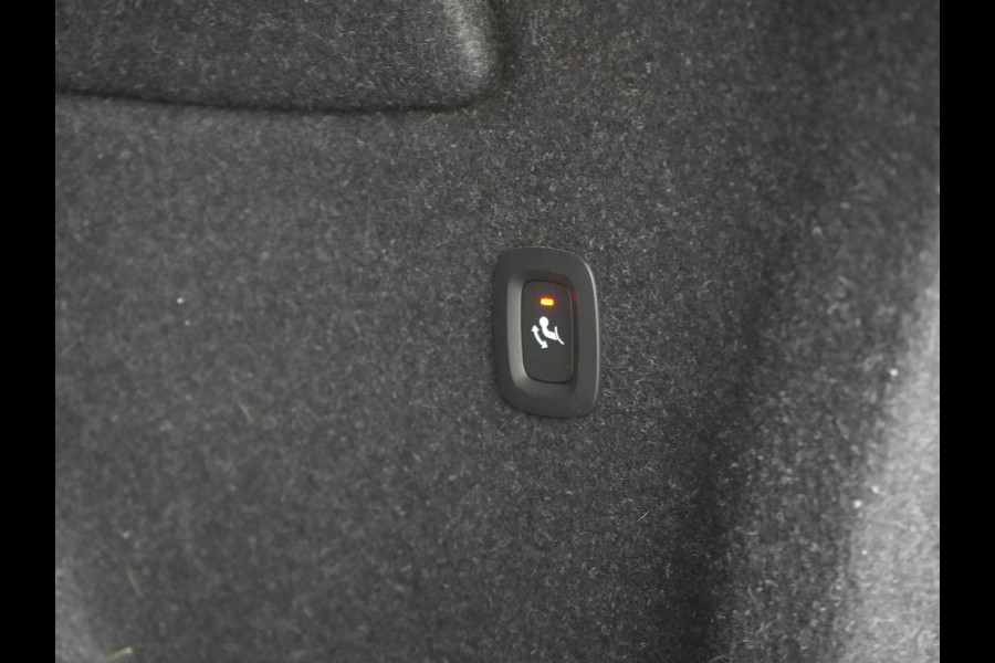 Volvo XC40 Recharge Twin Ultimate 78 kWh 408pk Dealer O.H. | Trekhaak Af Fabriek | Panodak | 360 Camera | Adaptive Cruise | Harman / Kardon | Alcantara Sportstoelen Memory & Verwarmd | Google Assistent | Keyless | Stuur Verwarmd | Blis |