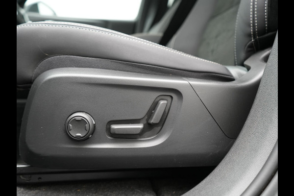 Volvo XC40 Recharge Twin Ultimate 78 kWh 408pk Dealer O.H. | Trekhaak Af Fabriek | Panodak | 360 Camera | Adaptive Cruise | Harman / Kardon | Alcantara Sportstoelen Memory & Verwarmd | Google Assistent | Keyless | Stuur Verwarmd | Blis |